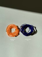 Handgemachte Perlenarmbänder orange und blau happy the label