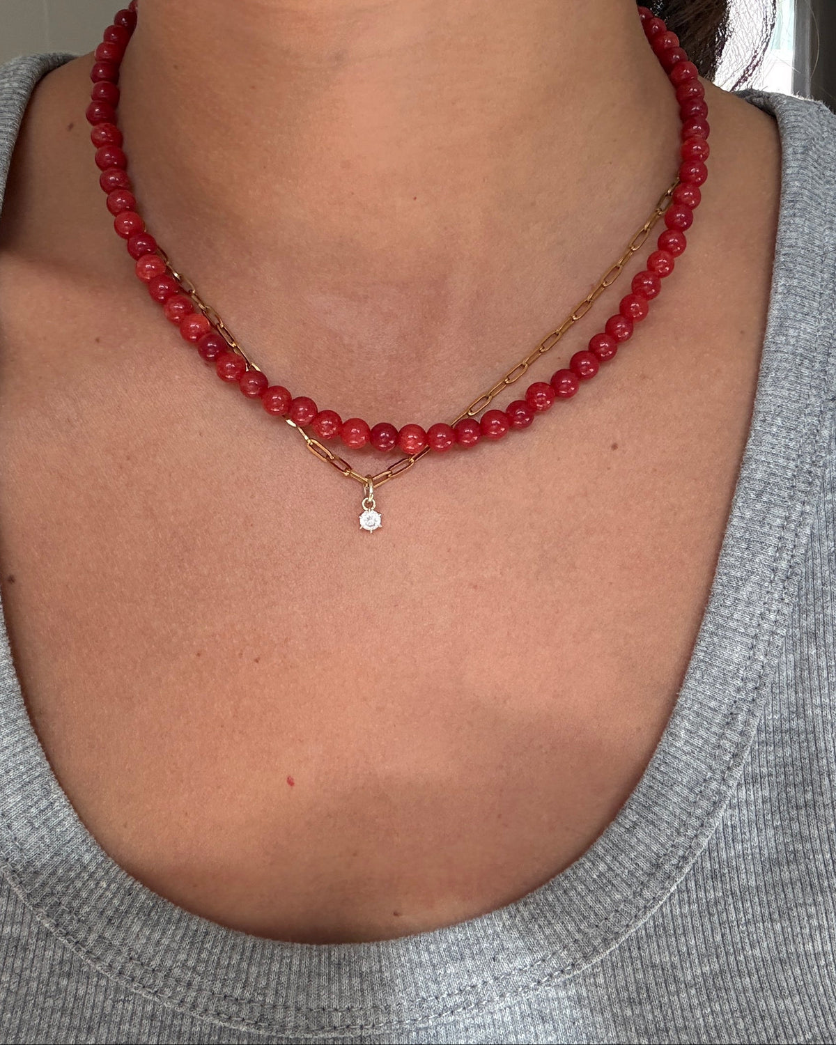 Handgemachte Perlenhalskette aus rotem Achat Mila