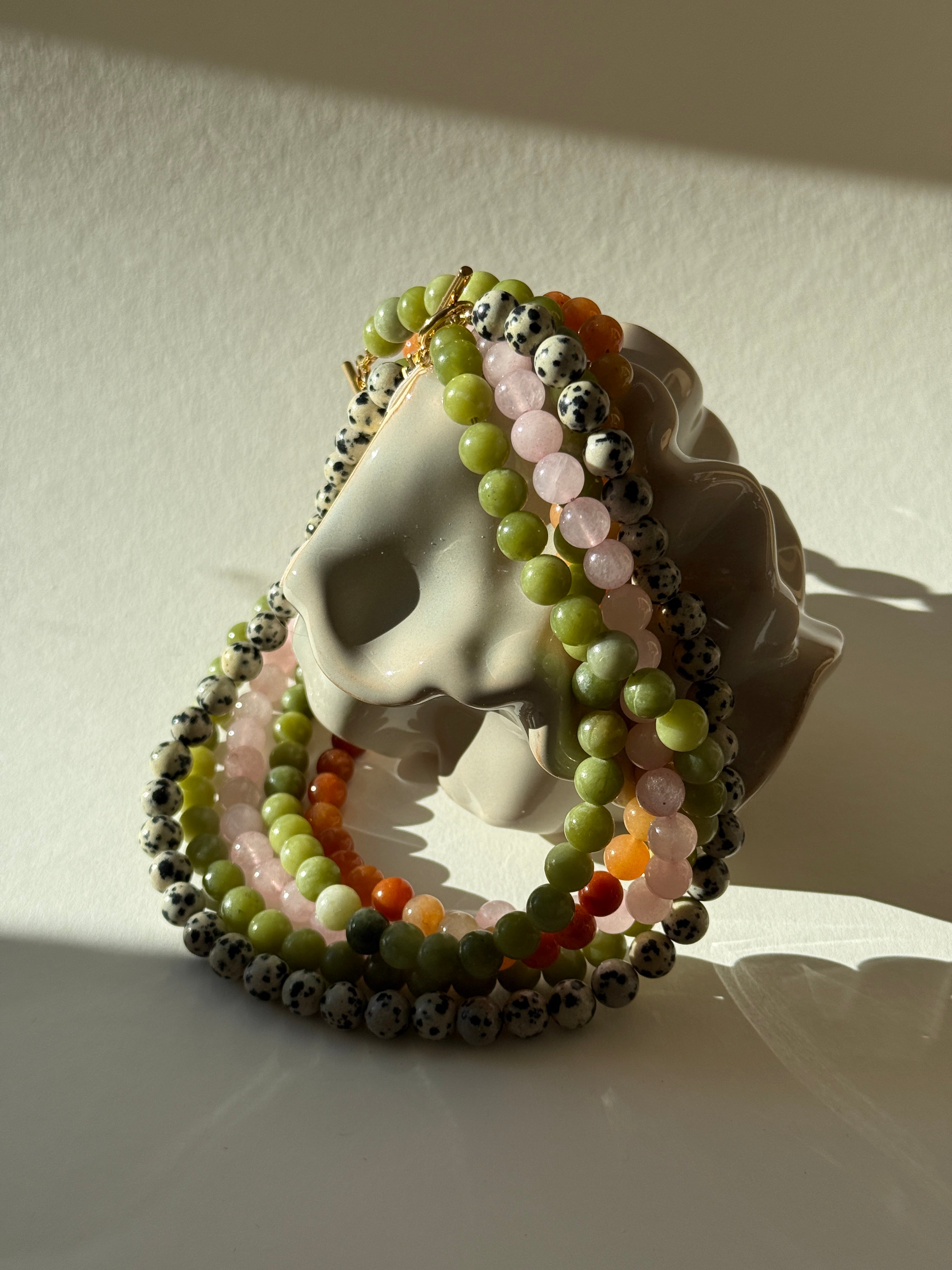 Mehrere Handgemachte Perlenhalsketten aus Naturstein hochwertig