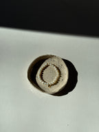Handgemachtes Perlenarmband aus chunky Muschelperlen Bruna 