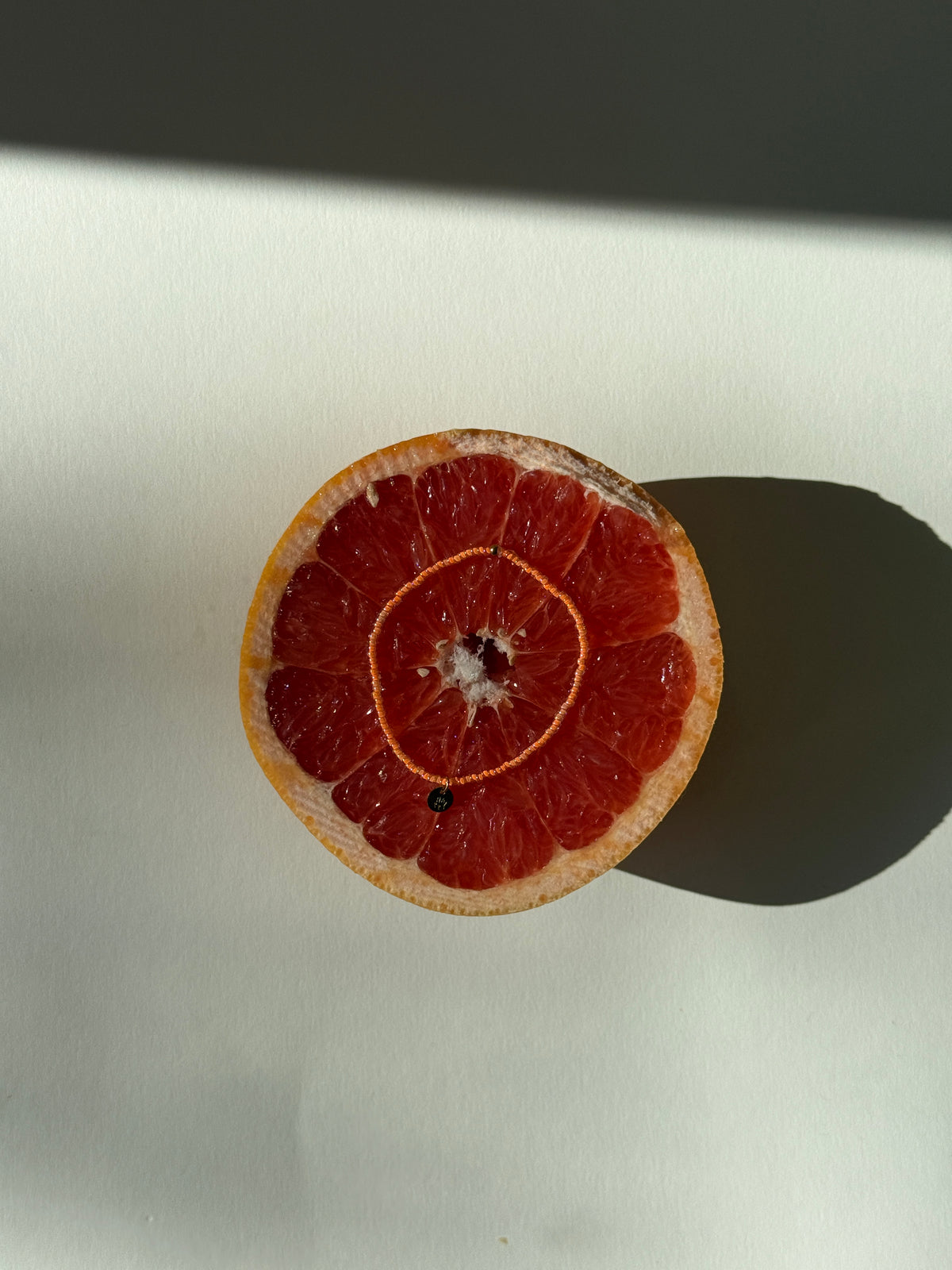 Handgemachtes Perlenarmband happy the label soft orange