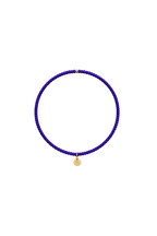 Handgemachtes Perlenarmband mit feinen blauen Perlen