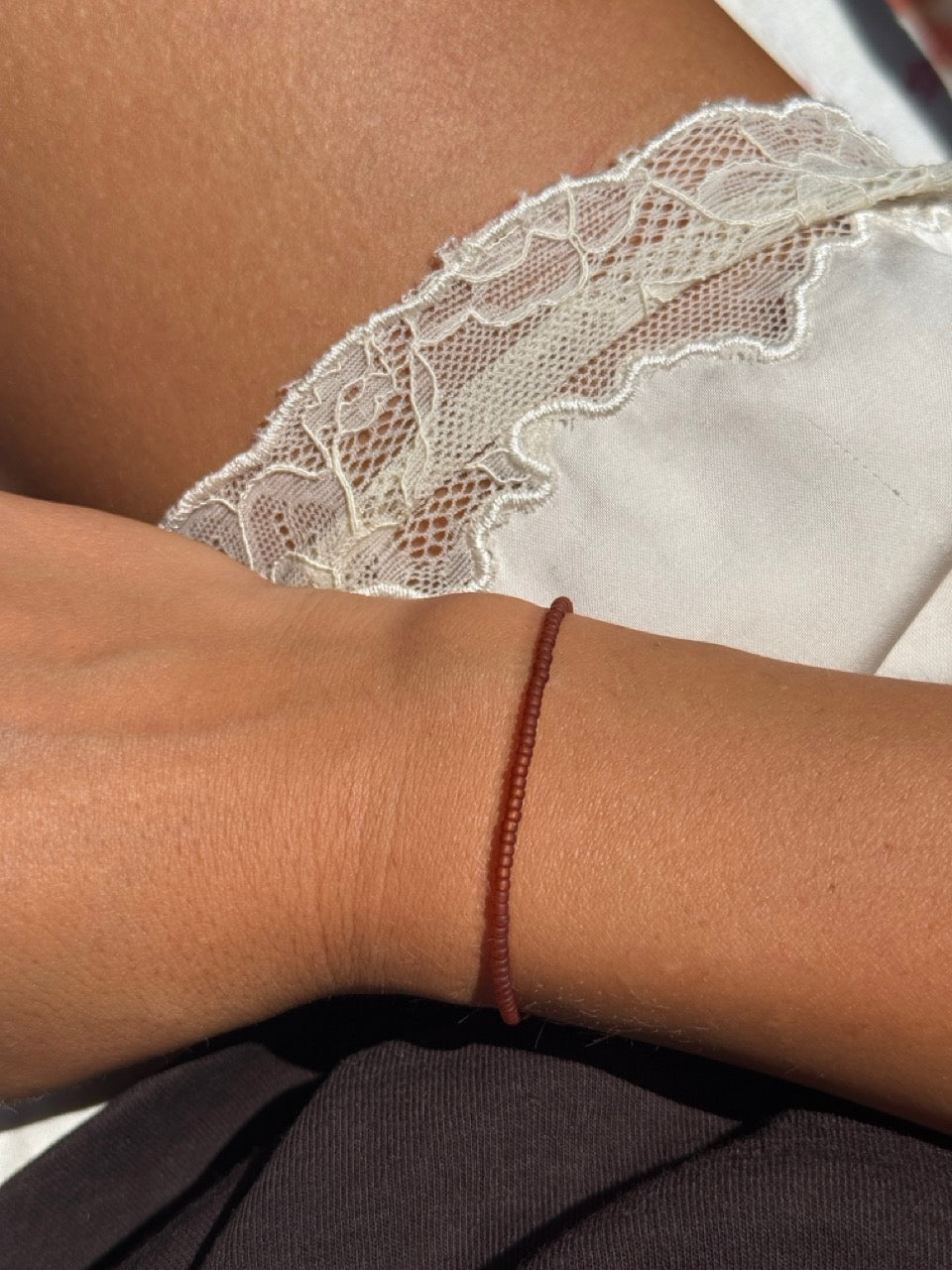 Handgemachtes Perlenarmband Topaz feine 2mm Perlen